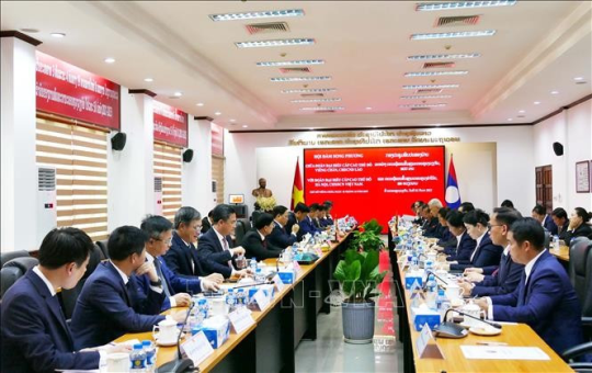 Hanoi, Vientiane agree to further step up comprehensive cooperation